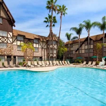 Anaheim Majestic Garden Hotel