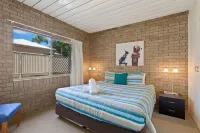 Clifford Park Motor Inn Hotels in Cotswold Hills