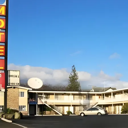 Marco Polo Motel Отели рядом с достопримечательностью «Стадион «Хаски»»