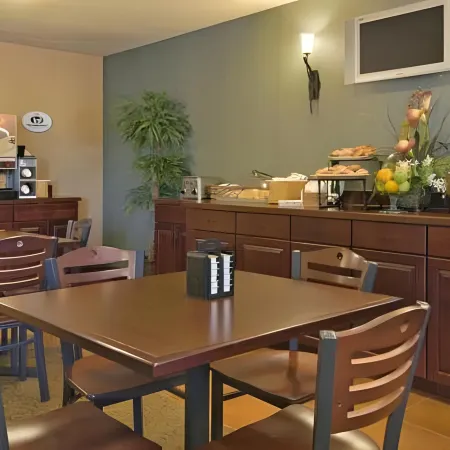 Super 8 by Wyndham Fairview Heights-St. Louis