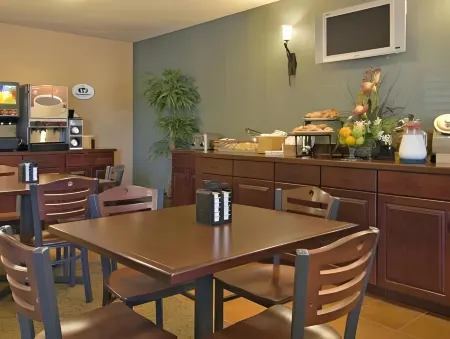 Super 8 by Wyndham Fairview Heights-St. Louis