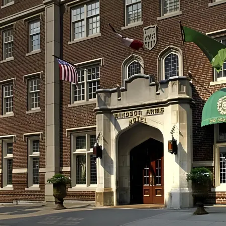 Windsor Arms Hotel