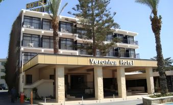 Veronica Hotel