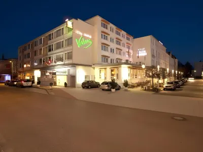 City Hotel Valois Hotels near Burganlage "Siebethsburg"