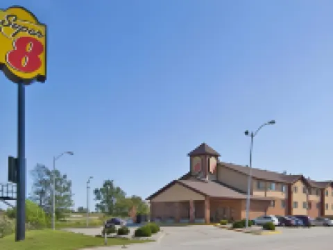 Super 8 by Wyndham Marion Hotels in Marion