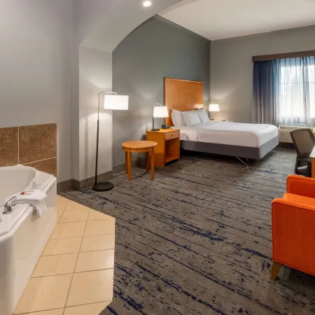 La Quinta Inn & Suites by Wyndham Bridgeport