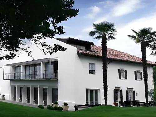 L'Auberge Basque Hôtels à : Ascain