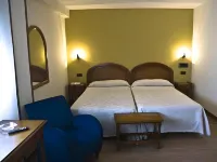 多納涅韋斯酒店
