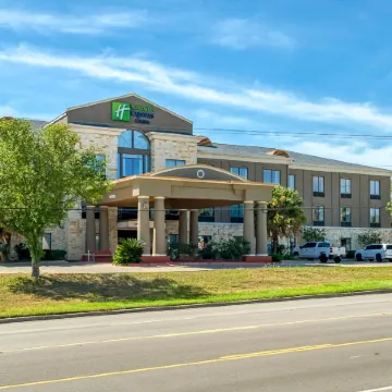Holiday Inn Express & Suites Beeville by IHG