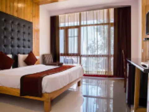 Blue Pine Resort Hotels in Pauri Garhwal