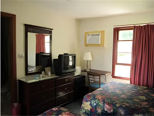 Wagon Wheel Inn Hotels in Pittsfield