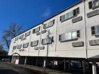 The Midtowner Hotel, SureStay Collection by Best Western - parking