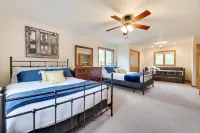 Entertainers Home w Deck Game Room Hot Tub Lake View Retreat by AvantStay