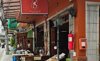 Baan Glang Soi Restaurant & Guesthouse