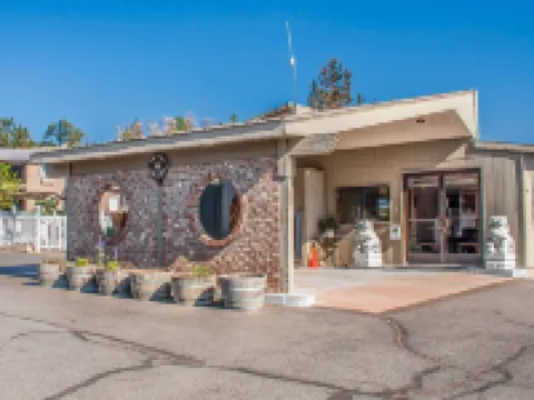 エコノ  ロッジ イン & スイーツ マドラス マドラスのホテル