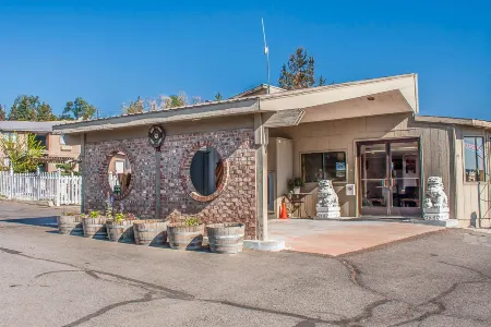 Econo Lodge Inn & Suites Madras