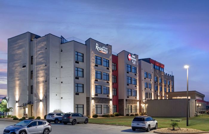 Best Western Plus Executive Residency Rigbys Water World Hotel