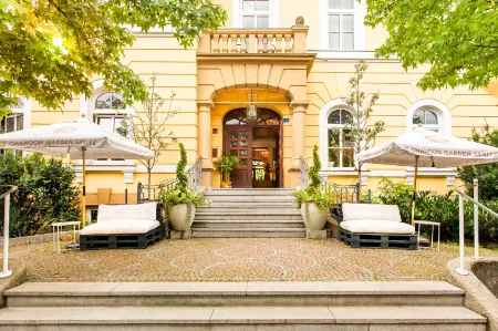 Boutique Hotel Krone Munich Отели рядом с достопримечательностью «Зоологическая государственная коллекция Мюнхена»