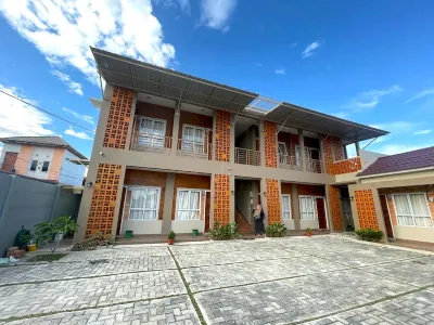 OYO 93341 Ananda Homestay Syariah Hotel dekat Indomart Jl Garuda Sakti 1A