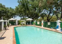 Champions Club and Hotel, Houston Westchase - Pools