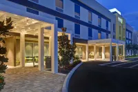 Home2 Suites by Hilton Naples I-75 Pine Ridge Road فنادق في Collier County