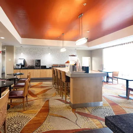 La Quinta Inn & Suites by Wyndham Starkville at MSU