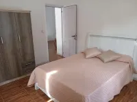 Villa Bella is 5 Mins from the Beach with Amazing Garden Overlooking the Pool Hotel di 