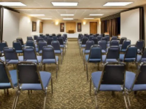 Links BOS Landen Hotel & Spa of Pella, Trademark by Wyndham Hotels in Pella