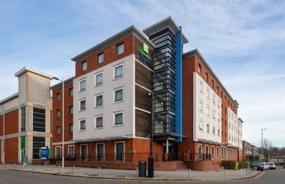 Holiday Inn Express 斯蒂文尼奇