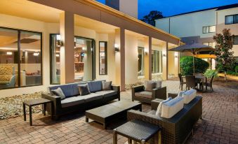 Courtyard by Marriott Savannah Midtown