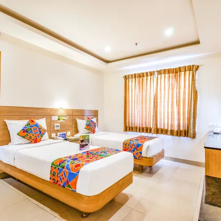 FabHotel Prime Royal Castle - Nr Coimbatore North Railway Station Отели рядом с достопримечательностью «Водопад Kovai Kutralam»