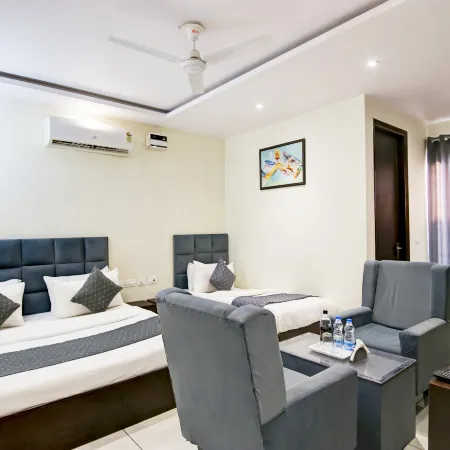 Hotel de Hocks Deluxe - New Delhi Railway Station Отели рядом с достопримечательностью «Дели - центр города»