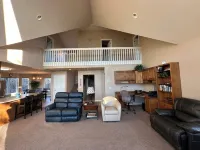Whole house, Stariski Creek, BEAUTIFUL view!