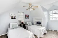 Spacious Retreat with great yard 4bd/3bth Hotels near Walgreens