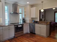 Historic Downtown House. Unscented Products and Sustainability Practices. Hotels in Northampton