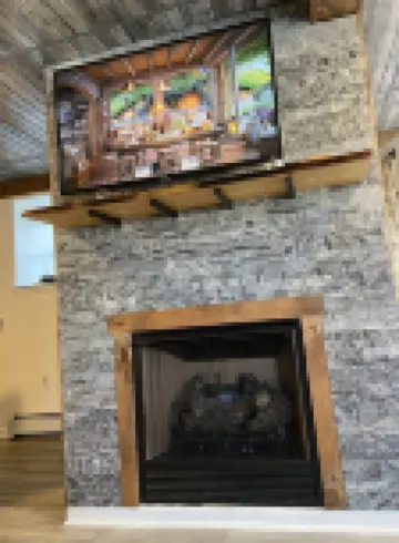 Spacious & equipped 1 bedroom in historical Carriage House + Deck  & BBQ and W/D