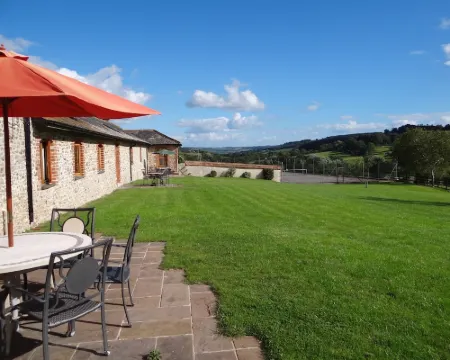 High Quality , Rural Views Peaceful, AONB, Jurrasic Coast, Dog Friendly. Hotels in Colyton