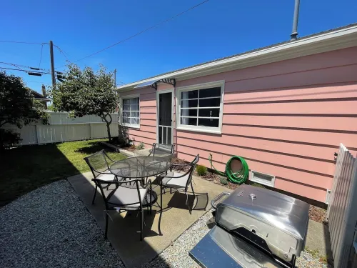Cheerful Two Bedroom Bungalow Newly Remodeled! Arcade games, Air Hockey Table. - Bungalows