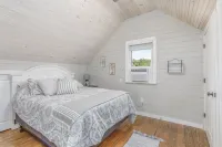 Loft at the Country Store! Unique Southern Stay! 1bed, 1bath