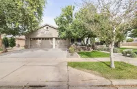 Very private, upgraded family friendly  getaway w/pool & luxurious hot tub!