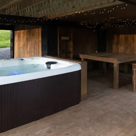 Freya's Cabin peaceful Aframe with hot tub & sauna 15 min to the national park!