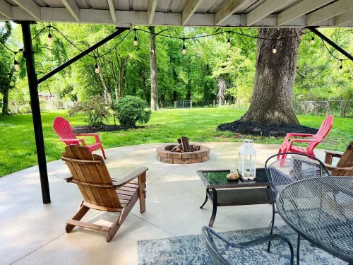 Upscale City Cottage Getaway