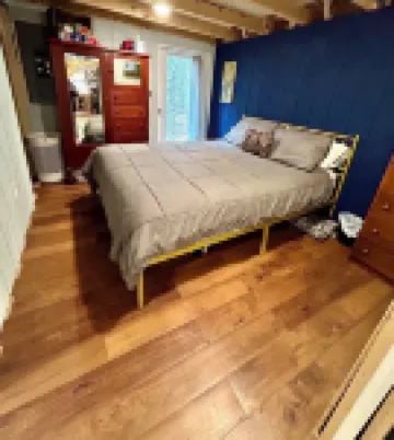 Tranquil cabin with AC and 2 creeks on secluded 5 acres with WiFi