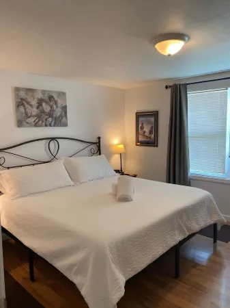 Mama Bear Cottage (Downtown Cody)