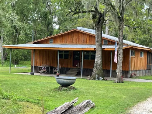 Charming cabin on Lower Grand River — Bayou Pigeon, Louisiana