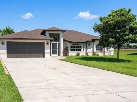 Feel @ Home Ft Myers | 3bd | 2bh | POOL | sleeps 8