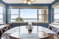 Stunning Lakefront Condo with Scenic Views and Proximity to Premier Attractions!