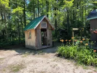 Very Private,Adorable Rustic Cabin -Out House , Full Shower House Off Barn