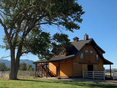 Beautiful contemporary Loft House above barn.  Fabulous views of Kolob Canyon.