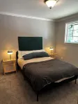 Unit surrounded by treesWasher and Dryer + Pet friendly! Federal Way Memorial Field附近的飯店